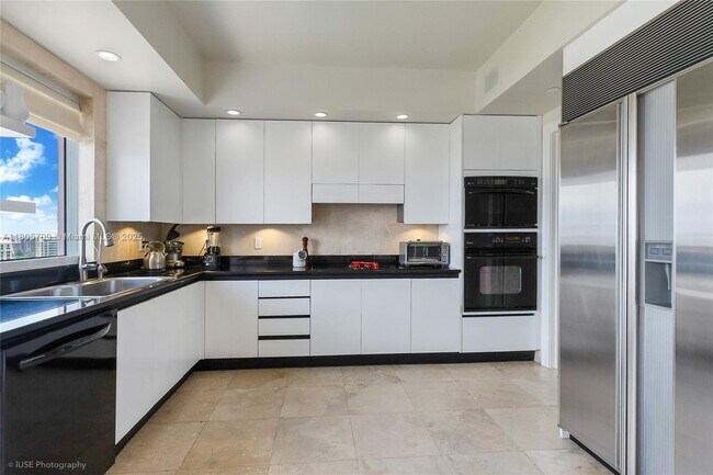 Building Photo - 781 Crandon Blvd