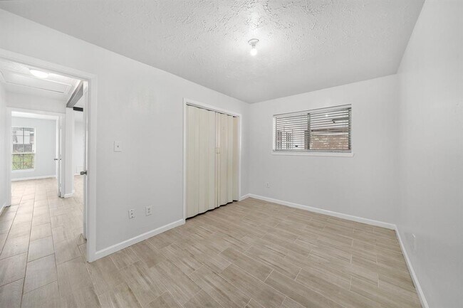 Building Photo - 12995 Clarewood Dr