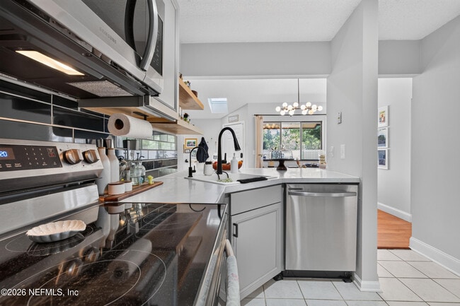 Building Photo - 9351 Arbolita Way