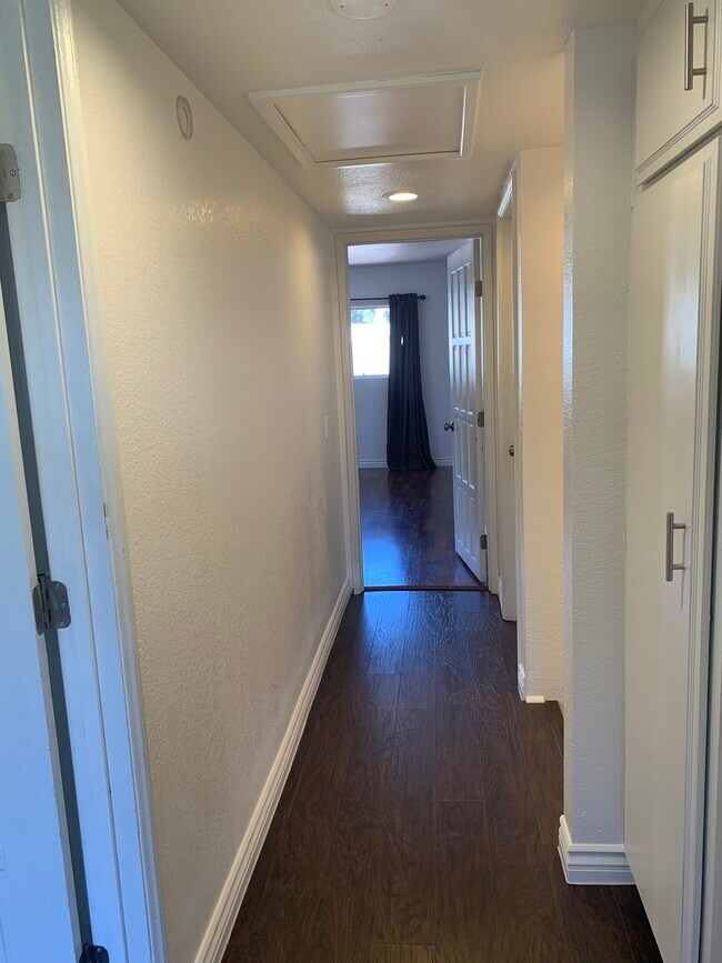 Building Photo - 9802 Mammoth Dr