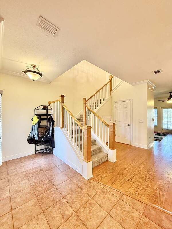 Building Photo - 131 Valencia Cir
