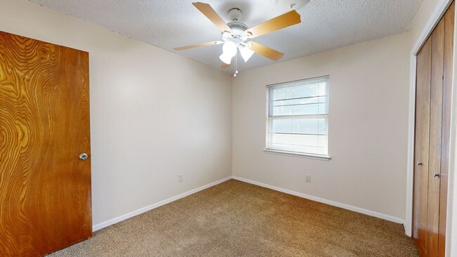 Building Photo - SINGLE FAMILY HOME $1,395 + 2 WEEKS FREE R...