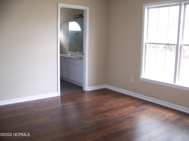 Building Photo - 105 Antler Dr