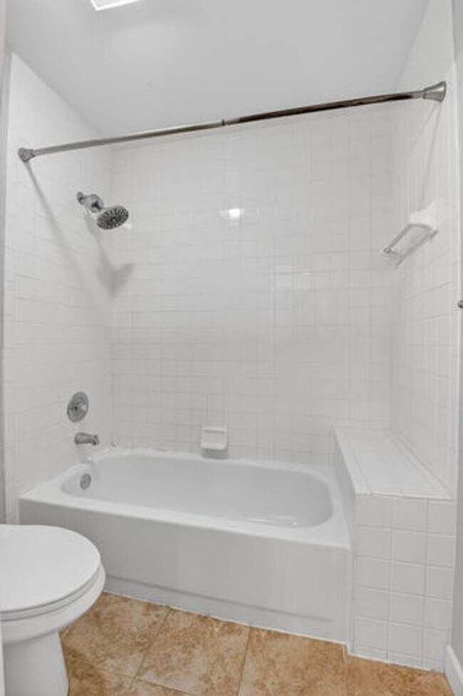 Building Photo - 18196 Clear Brook Cir