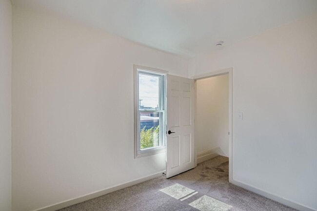 Building Photo - 610 Fairview Ave N