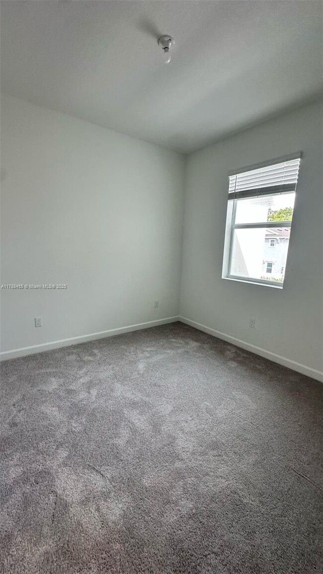 Building Photo - 4612 Hollister Ave