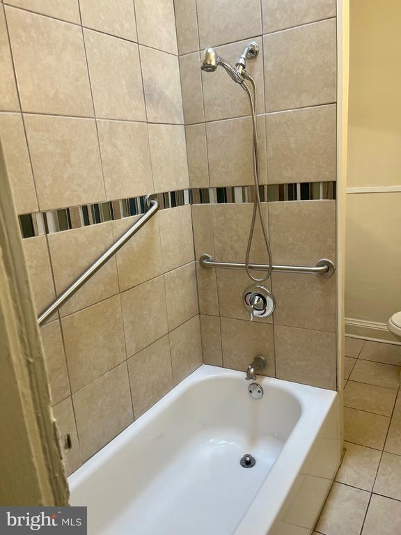 Building Photo - 1822 N Milton Ave