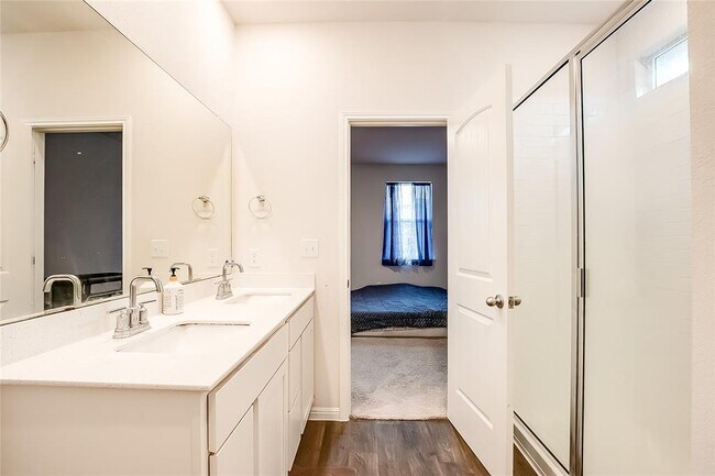 Building Photo - 908 Vogel Dr