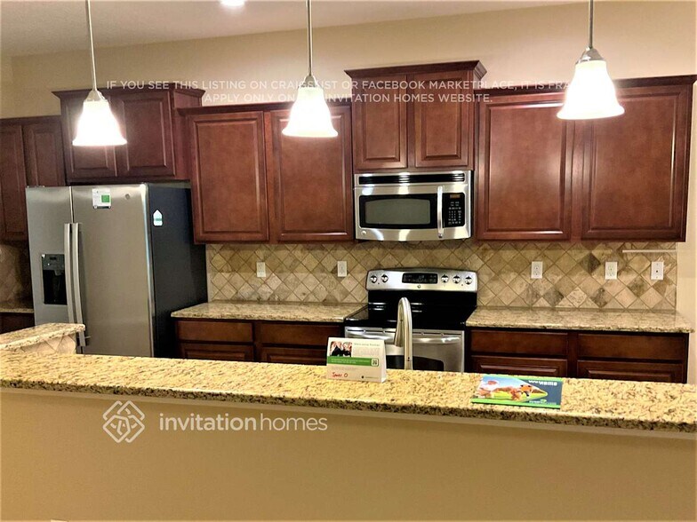 Building Photo - 6319 Twin Bridges Dr