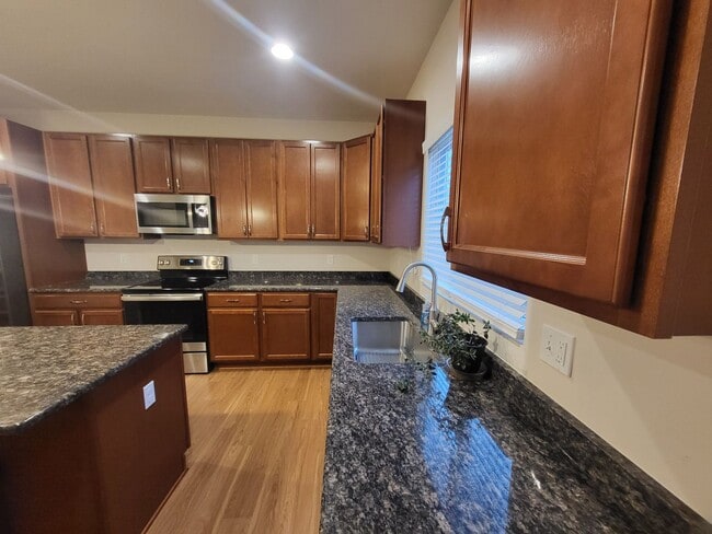 Building Photo - Spacious 4-Bedroom, 2.5-Bath Home Near Downtown Holly