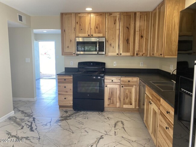 Primary Photo - 264 N 54th St