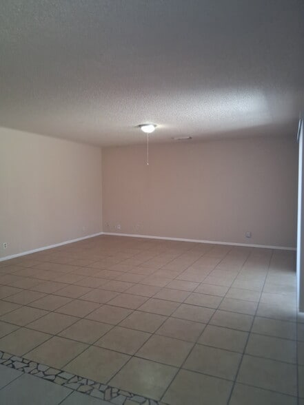 Building Photo - 874 Fillmore Dr