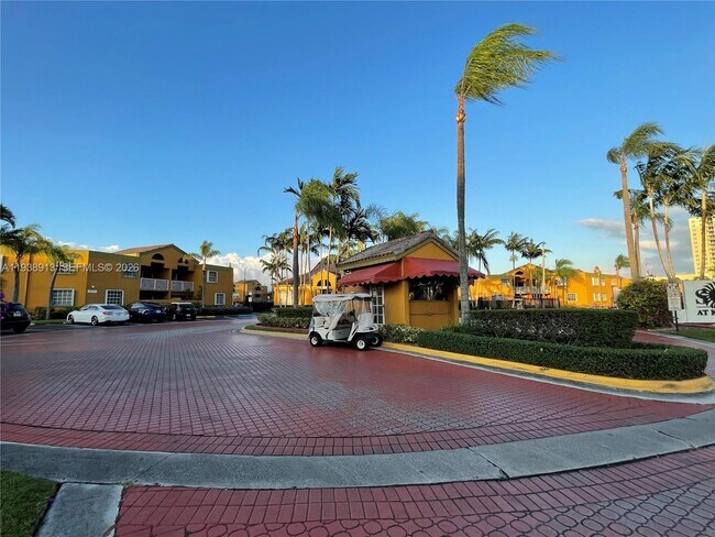 Building Photo - 9711 Fontainebleau Blvd