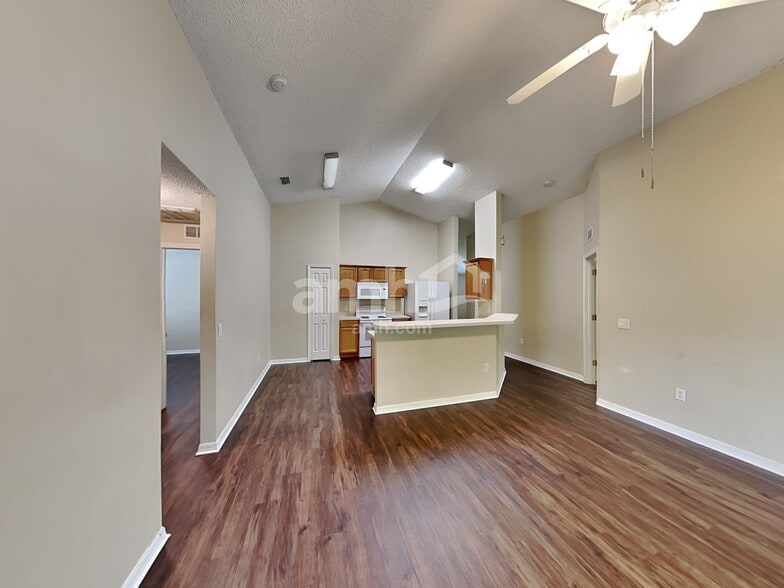 Building Photo - 635 Sedgewood Cir