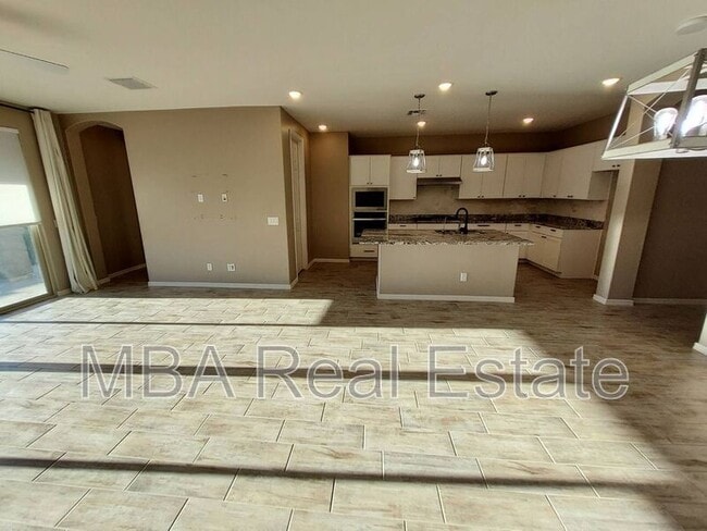 Building Photo - 704 N 152nd Dr