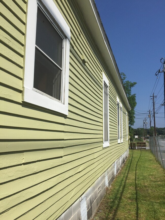 Building Photo - 2440 Marion St