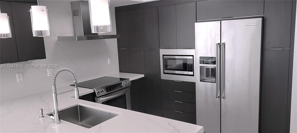 Building Photo - 250 Sunny Isles Blvd