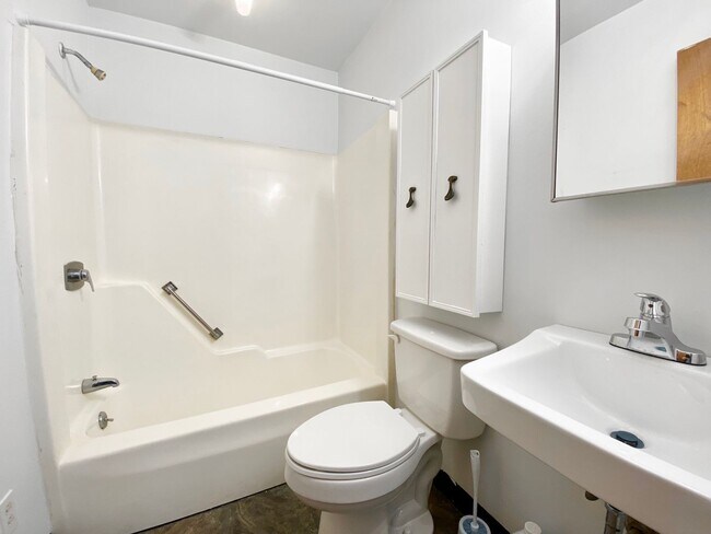 Building Photo - 932 Penn Ave