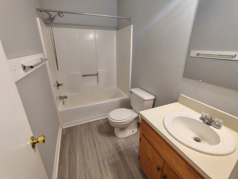 Building Photo - 16 Duiguid Dr