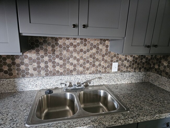 Building Photo - Nicely updated 1bd/1ba, move in ready!!