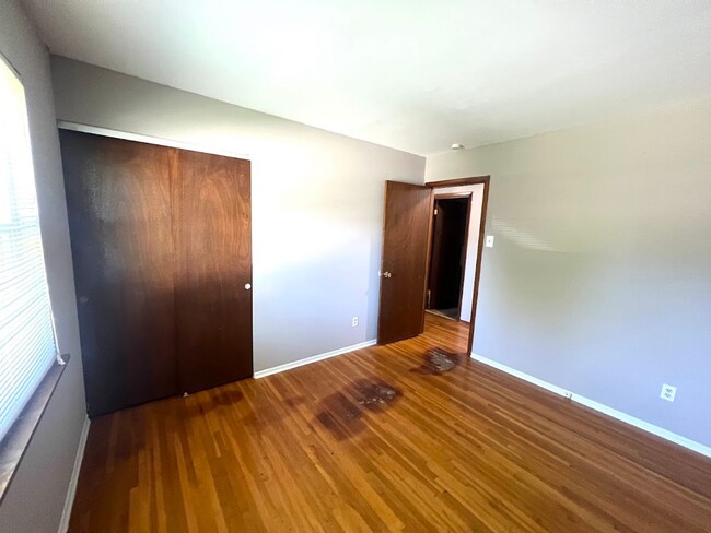 Building Photo - Move In Ready - 3 Bedroom 1.5 Bath In St. ...