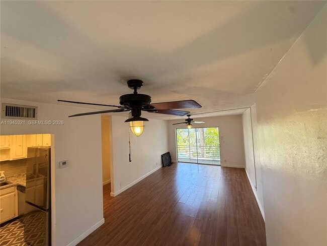 Building Photo - 1535 SE 15th St