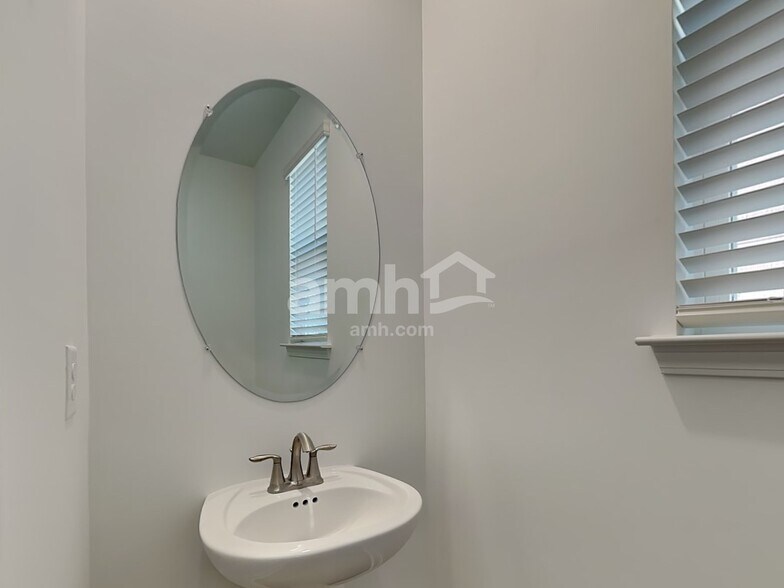 Building Photo - 416 Armstrong Curve