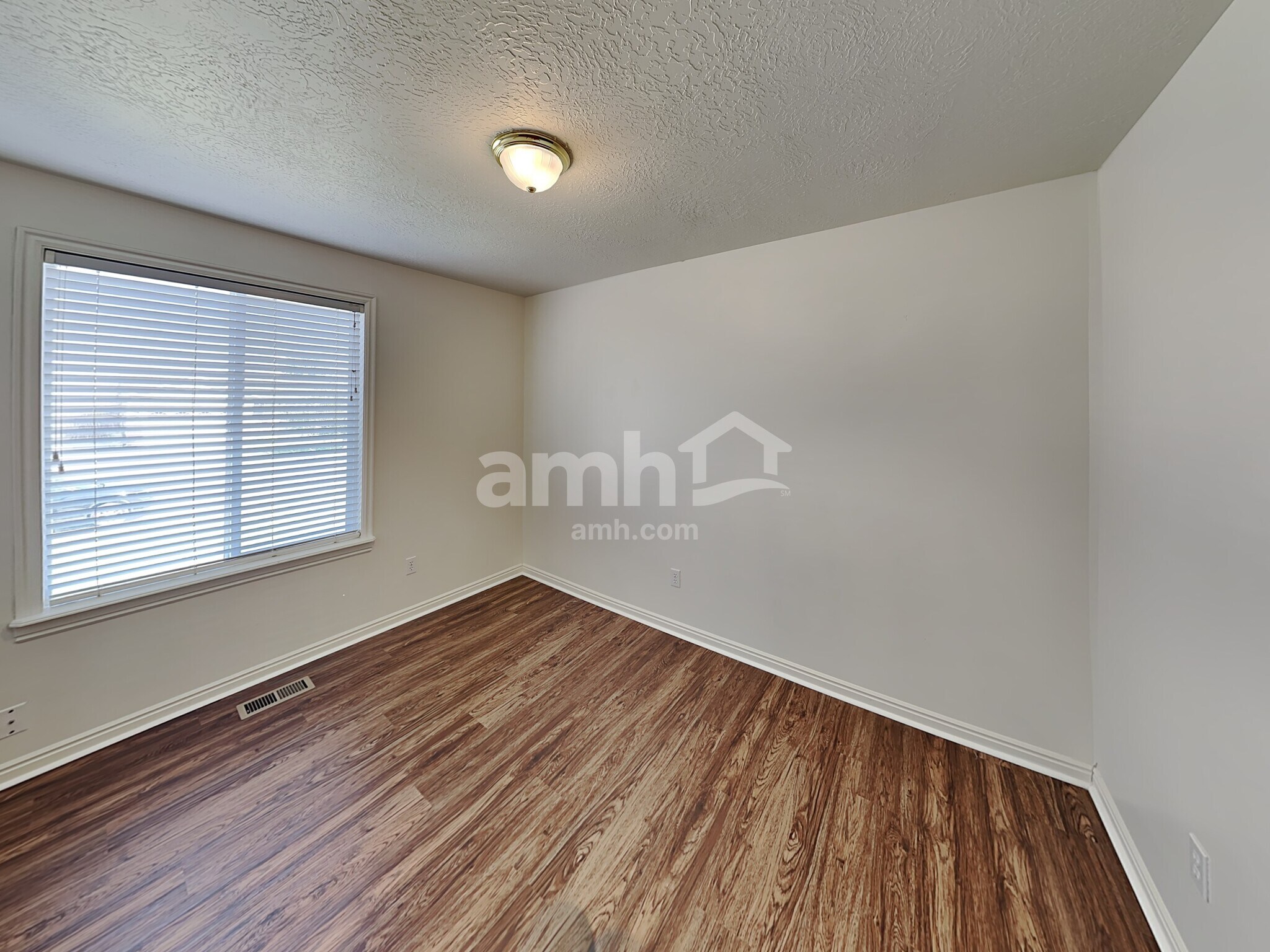 Building Photo - 468 E 1480 N
