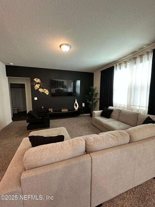 Building Photo - 2062 Garrison Wy