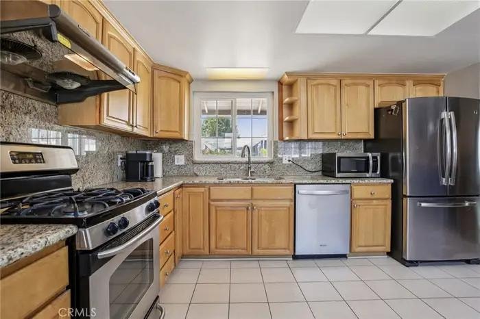 Building Photo - 1339 N Devonshire Rd