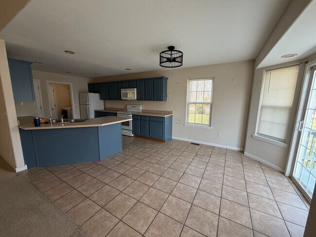 Building Photo - Available 04/01/2026....  MONTH TO MONTH TIL JUNE 2026