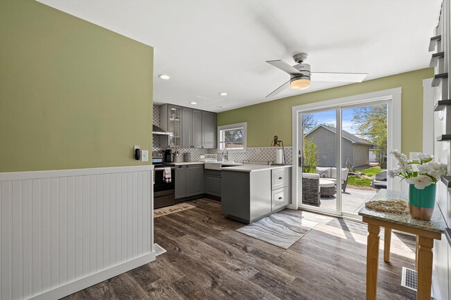 Building Photo - 930 Henry St