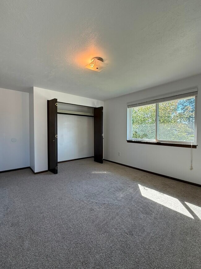 Building Photo - 1415 S Woodlawn Rd