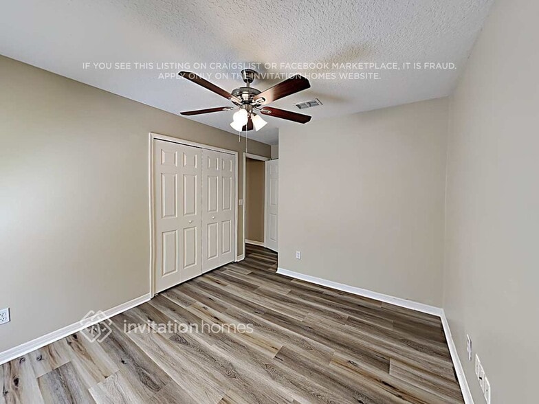 Building Photo - 3839 Regents Way