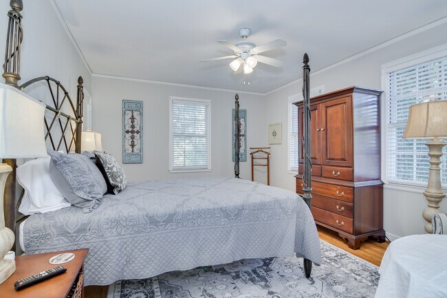 Building Photo - 2631 Oakland Ave