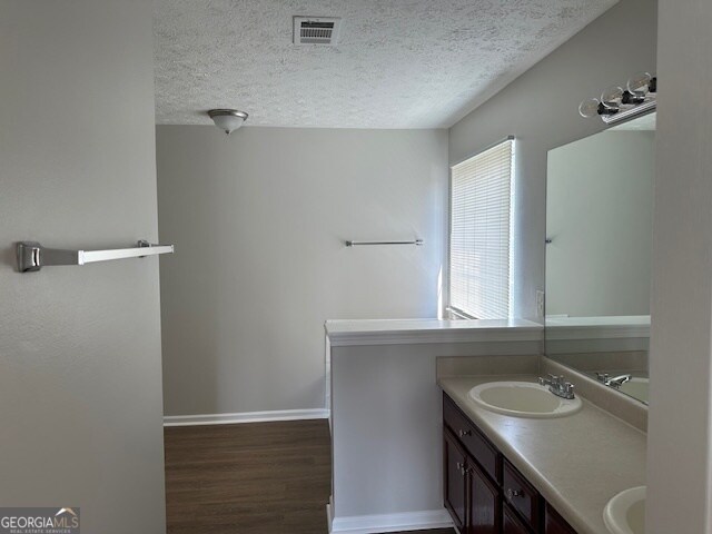Building Photo - 10650 Daisy Cove
