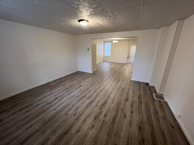 Building Photo - 9 W 2nd Ave