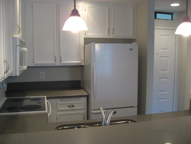 Building Photo - 2202 River Run Dr