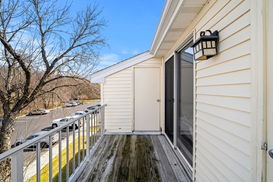 Building Photo - 5 Thoreau Ct