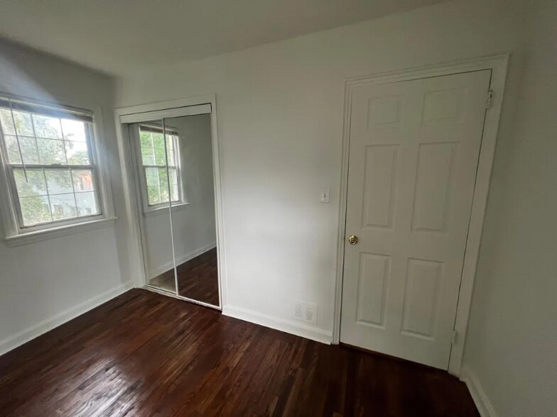 Building Photo - 2553 Colebrooke Dr