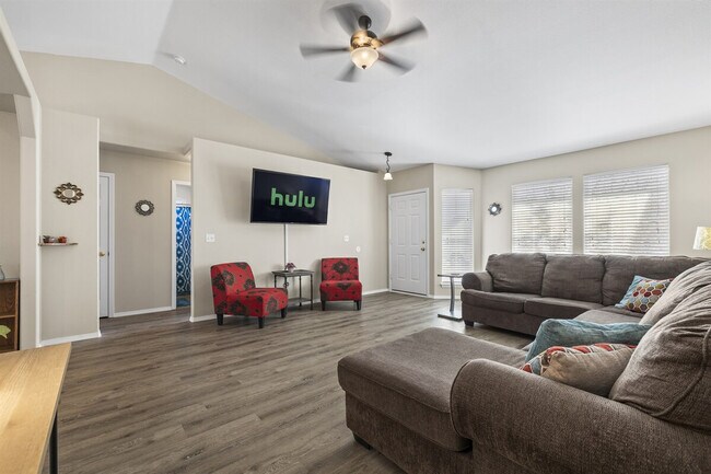 Building Photo - 7302 Bay Meadows Dr