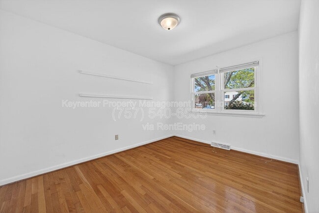 Building Photo - 204 Cleopatra Ct