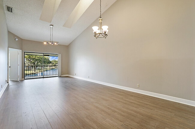 Building Photo - 605 Harbour Pointe Way