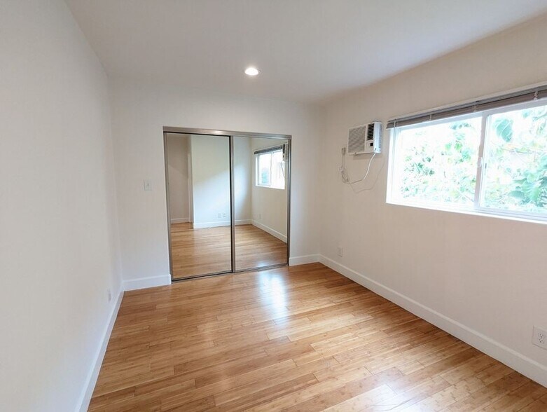 Building Photo - 1010 Wilton Pl