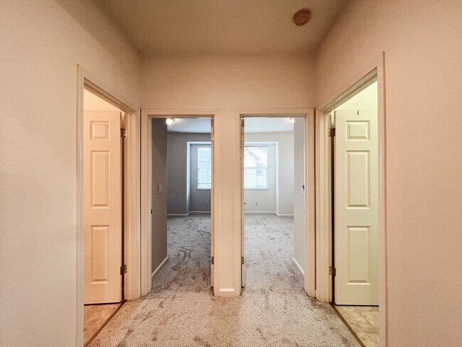 Building Photo - South Napa Three Bedroom House