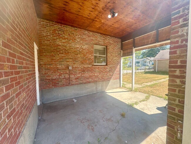 Building Photo - SECTION 8 IS GLADLY ACCEPTED 3 Bed 1.5 Bath With 2 Car Detached Garage