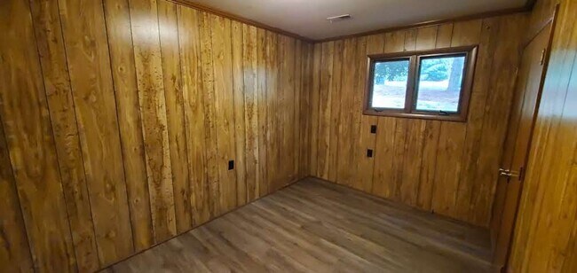 Building Photo - 4 Bedroom 3 Bathroom House