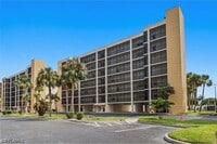 Building Photo - 4421 Bay Beach Ln