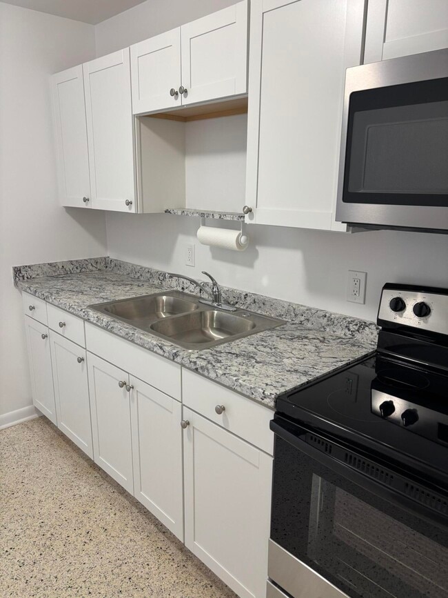 Building Photo - 751 Hummingbird Way