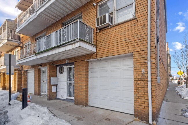 Building Photo - 4017 Hudson Ave